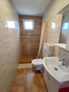 Spacious 2-bedroom apartment with terrace sea view