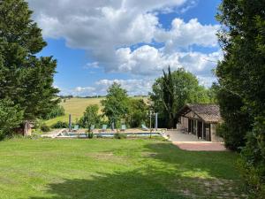 B&B / Chambres d'hotes Maison d-hotes a Laplume : photos des chambres