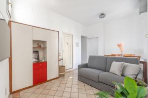 Sunny apartment with terrace in Milan city center by Rentopolis