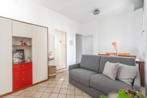 Sunny apartment with terrace in Milan city center by Rentopolis