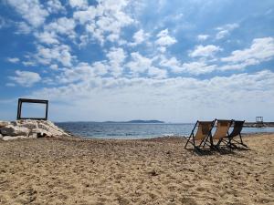 Appartements Charmant duplex vue mer panoramique sur le Golfe de Giens avec piscine : photos des chambres