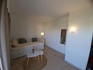 Studio Le Floriana-2 by Interhome