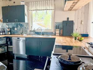 Holiday Home Kringelfjorden Renen by Interhome