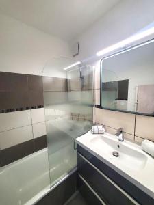 Vittoria Immobilier-375-Vue mer- REGLEMENT SUR PLACE -Chèques Vacances acceptés