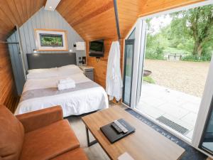 Willow Lodge At Bridge Lake Farm & Fishery