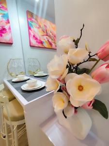 Georgia Luxe Suite at Shore 2 MOA