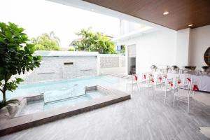 Nordic Villa 5BR Pool, Jacuzzi, Rooftop and More