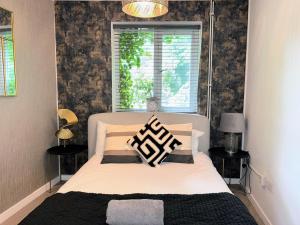 3 BD Stylish Apartment Canterbury City with Parking