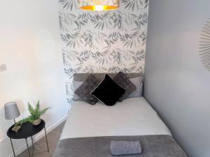 3 BD Stylish Apartment Canterbury City with Parking
