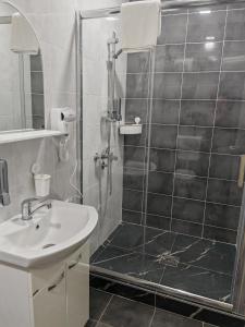 Six Windows Apartmani