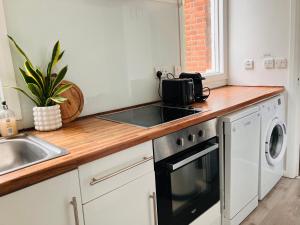 CHISWICK Charming flat - GREAT LOCATION!