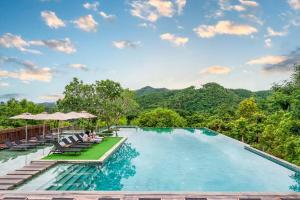 Luxury Suite at 5-Star Scenic Resort & Escape