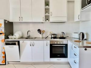 Orange Corner Apartment