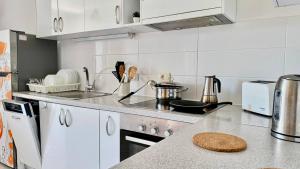 Orange Corner Apartment