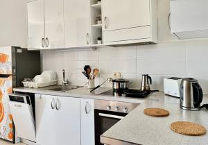 Orange Corner Apartment