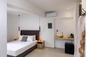 Chrysonisos Suites with Sunset & Seaviews near Kini