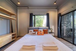 Bathtub, 2BR, 2BA, 120 Sqm, 6 Pax, Near BTS 7-11