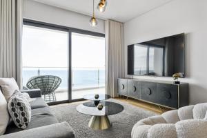 The Ocean Gaze by Homie