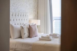 The Ocean Gaze by Homie