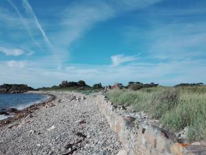 Maisons de vacances Ti an Avel, petite maison independante avec jardin a 5 minutes a pied de la mer : photos des chambres