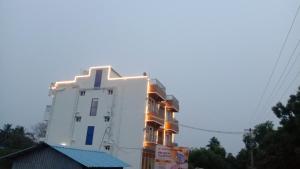 Happy Holiday Inn