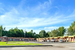 OYO Hickory House Inn