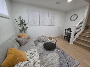 Amaville- The Cozy Cave - Minutes to WEM & YEG