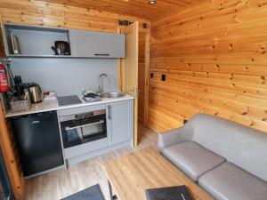 Oak Lodge At Bridge Lake Farm & Fishery