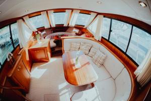 Yacht Susan - Jacht - TraumZeitBoot - exklusiver Festlieger in perfekter Lage am Scharmützelsee Bad Saarow