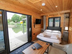 Maple Lodge at Bridge Lake Farm & Fishery