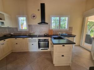 Beautiful villa close to beach, great views & pool