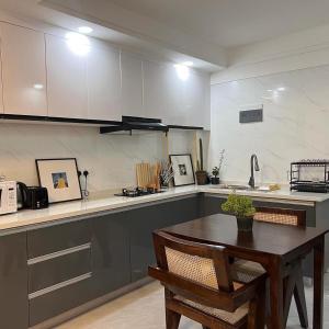 Sunset Views with Gym & Work Desk in Kilimani