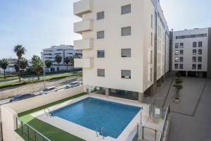 Centro con piscina y cerca de la estación de tren