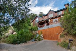 Million Dollar Castle Walk to downtown Glenwood and HotSprings