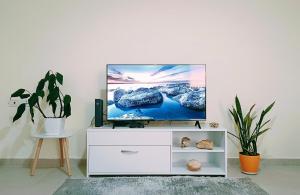 Stylish Retreat with Balcony, Steps to Seafront!