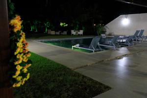 PÉ NA AREIA, DE FRENTE PARA A PRAIA - Casa Paraíso dos Corais 8 suítes, Praia Guarajuba