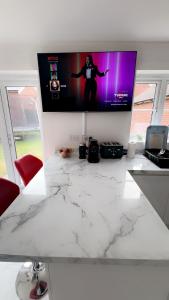 Modern & spotless property with easy commute to London, Birmingham, MK, etc