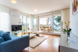 Azure Horizon - Sea View & Free Parking