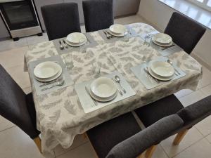 Oasis Mendoza, casa amplia, pileta privada, jardín, cochera portón automático, aire acondicionado en todos los ambientes, TU HOGAR EN LA CIUDAD