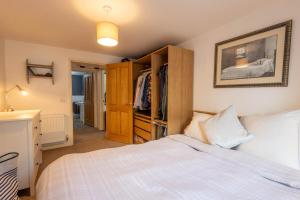 Modern Apartment, Frome, WiFi, Double Bed, Smart TV