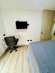 Modern, Aptnear tourist sites.