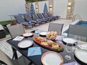 Apartment Casa Lumina - 5 minutes to the airport and centarprivate