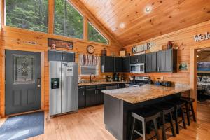 Hickory Hollow Lodge cabin