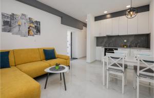 Awesome Home In Veliki Prolog