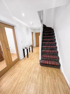 Mk Comfy Cosy Corner 6 Bedrooms