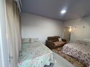 Casa com piscina e garagem privativa