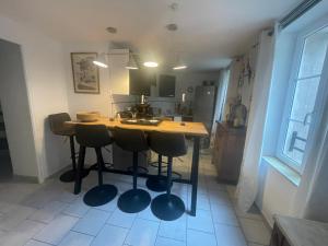 Maisons d'hotes Domaine Spa Perret-Au Calme-Chateau ArtDeco MasterSuite B&B et-ou Gite de Charme-A3Mn Giverny-Jardins Monet-Le Vexin-Piscine Ete-Parc 3Ha-Aire Enfants-PingPong-Options Diner-Billard-Massage-Yoga-Coaching-Fitness-Sauna-Hammam-Promo 2Nuits 1HJacuzzi Offerte : photos des chambres