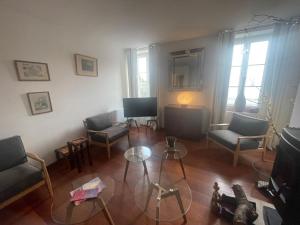 Maisons d'hotes Domaine Spa Perret-Au Calme-Chateau ArtDeco MasterSuite B&B et-ou Gite de Charme-A3Mn Giverny-Jardins Monet-Le Vexin-Piscine Ete-Parc 3Ha-Aire Enfants-PingPong-Options Diner-Billard-Massage-Yoga-Coaching-Fitness-Sauna-Hammam-Promo 2Nuits 1HJacuzzi Offerte : photos des chambres