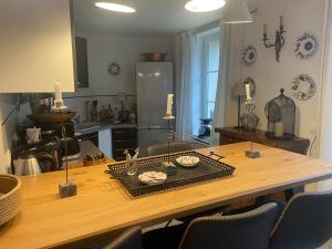 Maisons d'hotes Domaine Spa Perret-Au Calme-Chateau ArtDeco MasterSuite B&B et-ou Gite de Charme-A3Mn Giverny-Jardins Monet-Le Vexin-Piscine Ete-Parc 3Ha-Aire Enfants-PingPong-Options Diner-Billard-Massage-Yoga-Coaching-Fitness-Sauna-Hammam-Promo 2Nuits 1HJacuzzi Offerte : photos des chambres