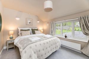 Central Malham Wellbeing Escape, 1-bed cottage with yoga studio